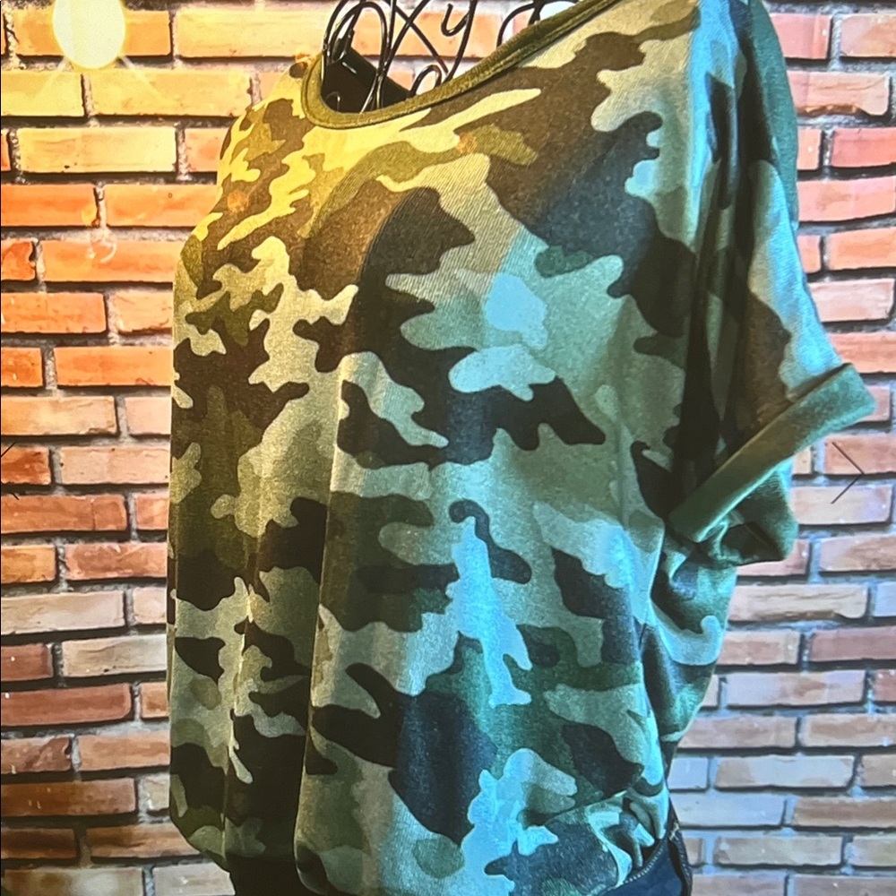 👚 Lucky Brand Camo Tee — Olive Green Camo Print — Sz Large / N